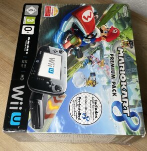 Nintendo Wii U Premium Pack schwarz, 32GB inkl. Mario Kart 8 (vorinstalliert)