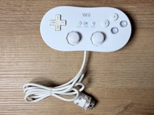 Wii Classic Controller-white